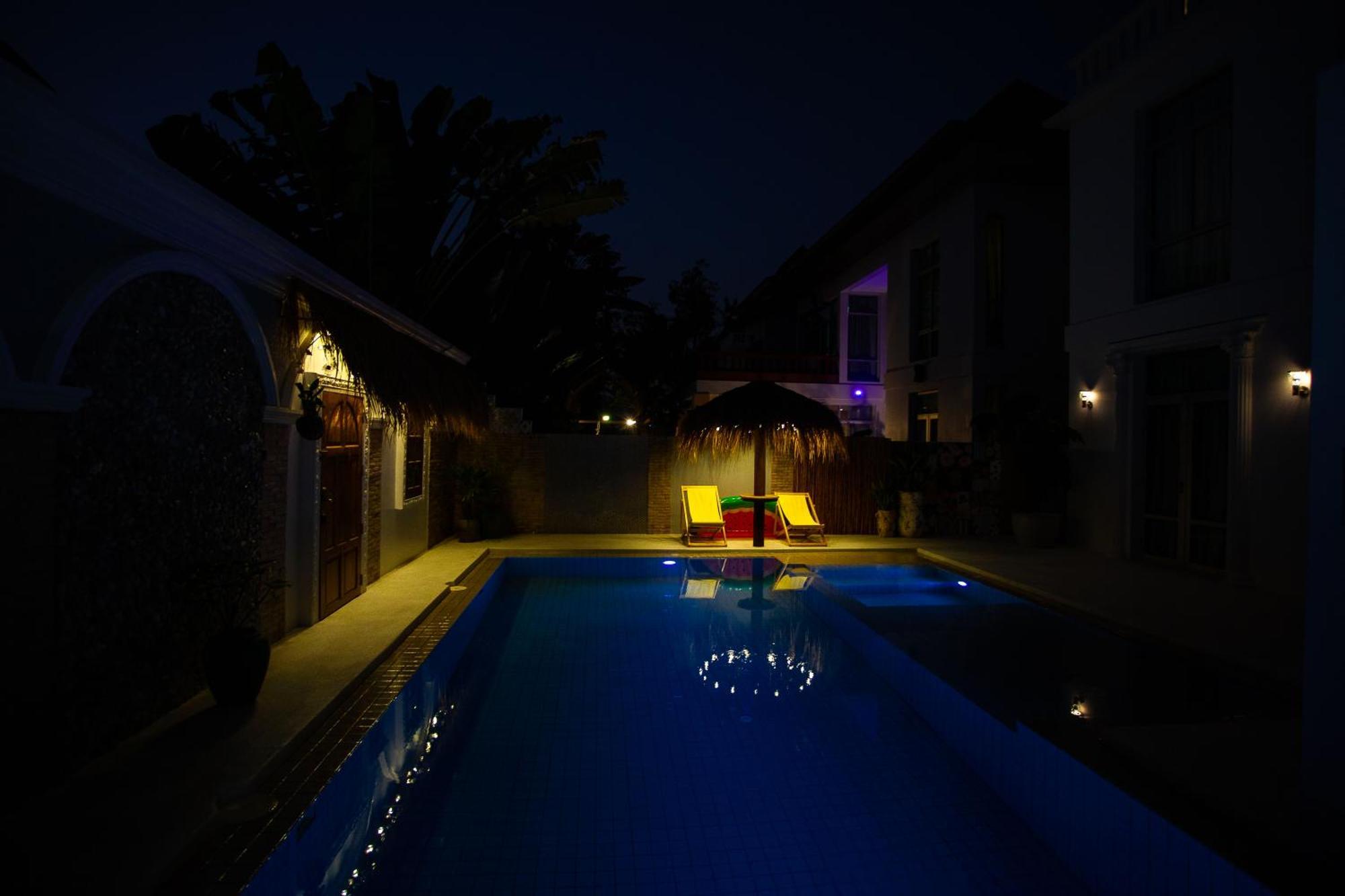 Nagawari Art Maldives Pattaya Villa Na Chom Thian Exterior photo